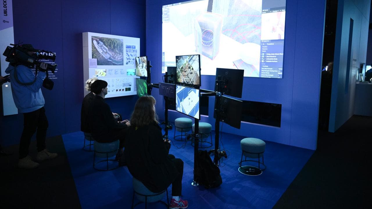 WORLD PREMIERE EXHIBITION GAME WORLDS