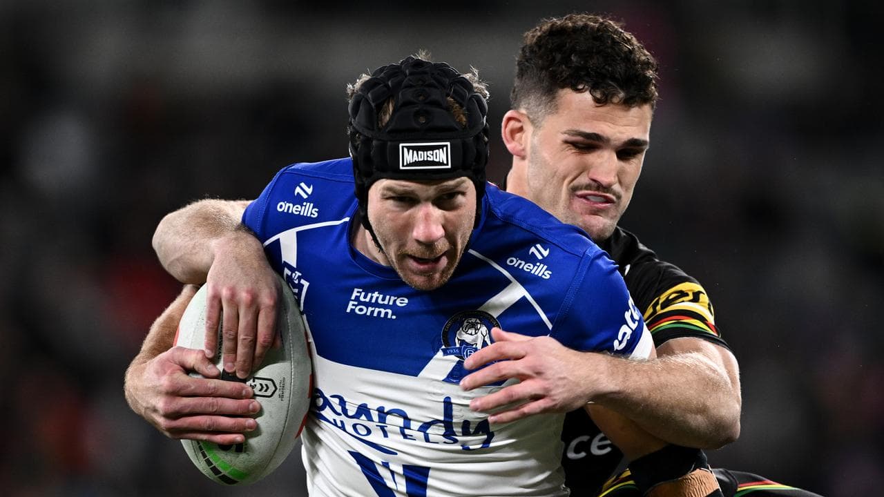 Matt Burton of the Bulldogs