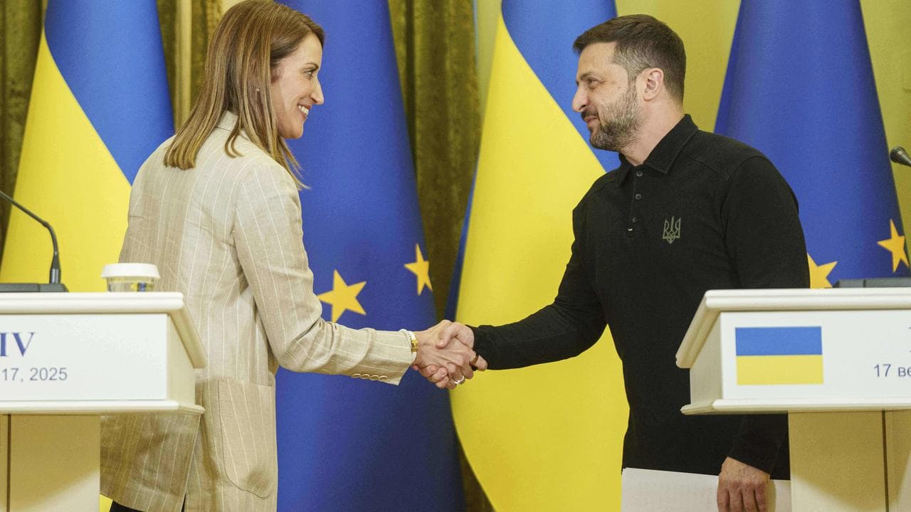Roberta Metsola and and Ukraine's President Volodymyr Zelenskiy