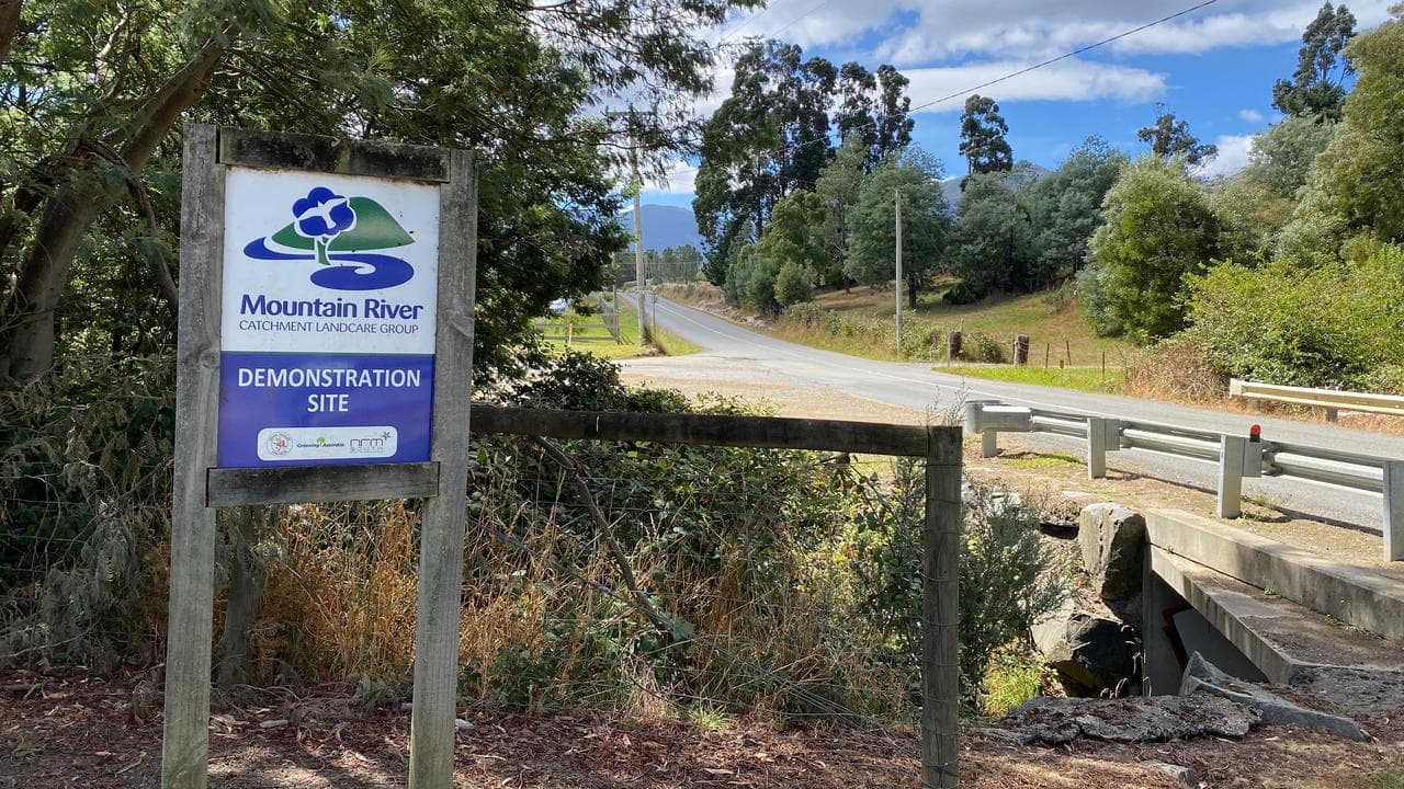 Mountain River sign (file)