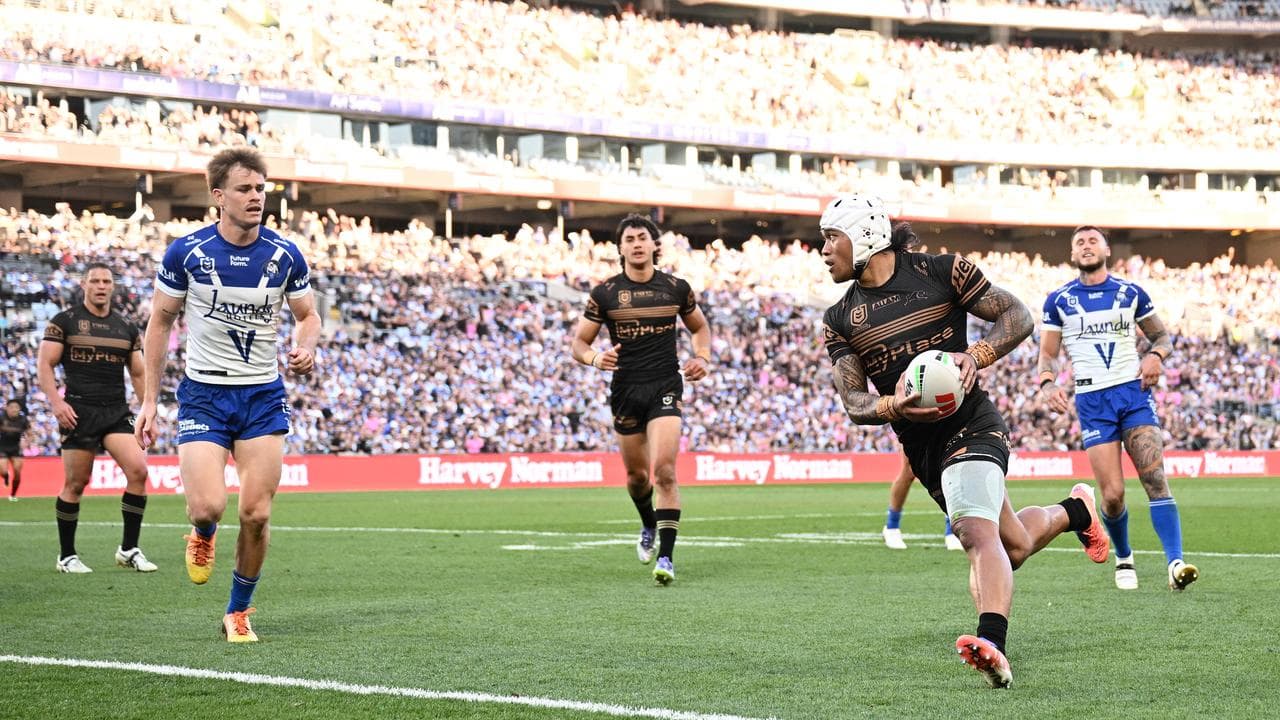 Daytime action from Penrith-Canterbury.