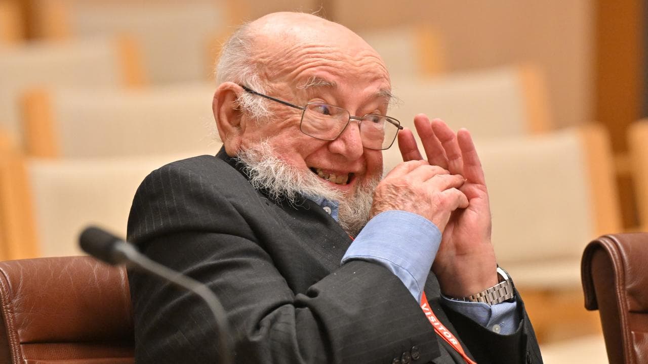 Thomas Keneally appearing before a Senate inquiry