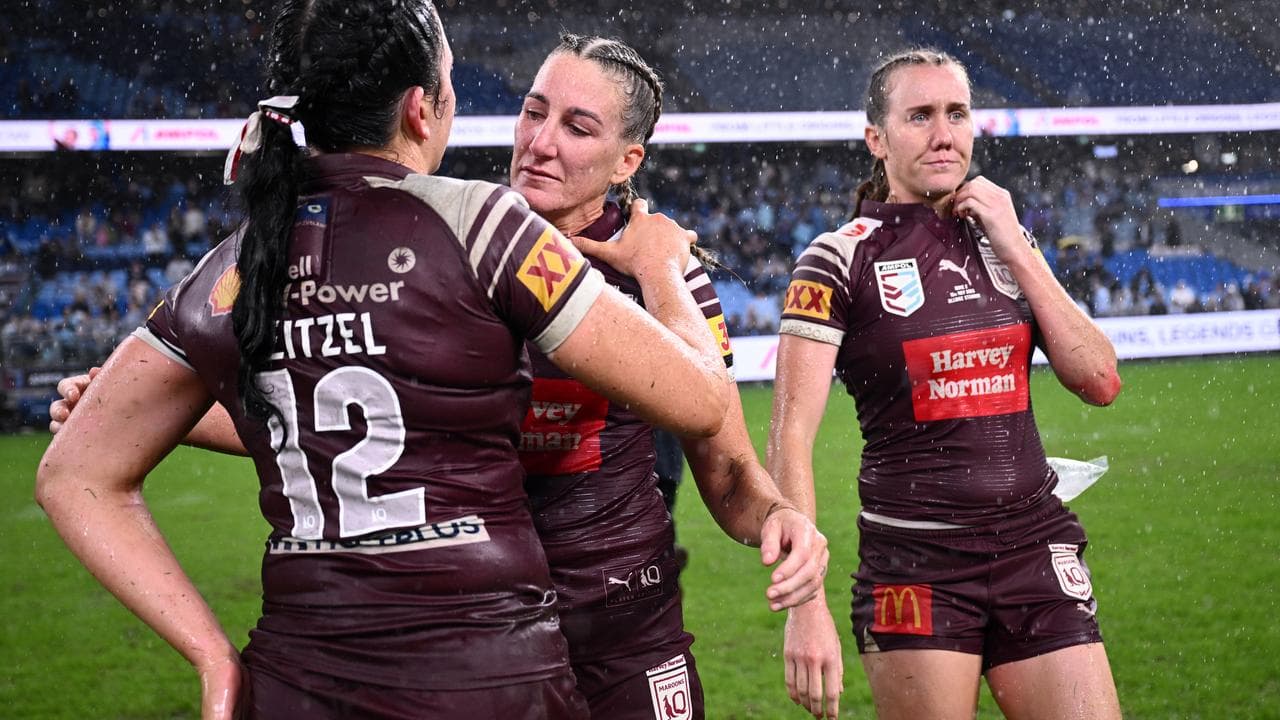 Ali Brigginshaw (centre) and Tamika Upton (right)