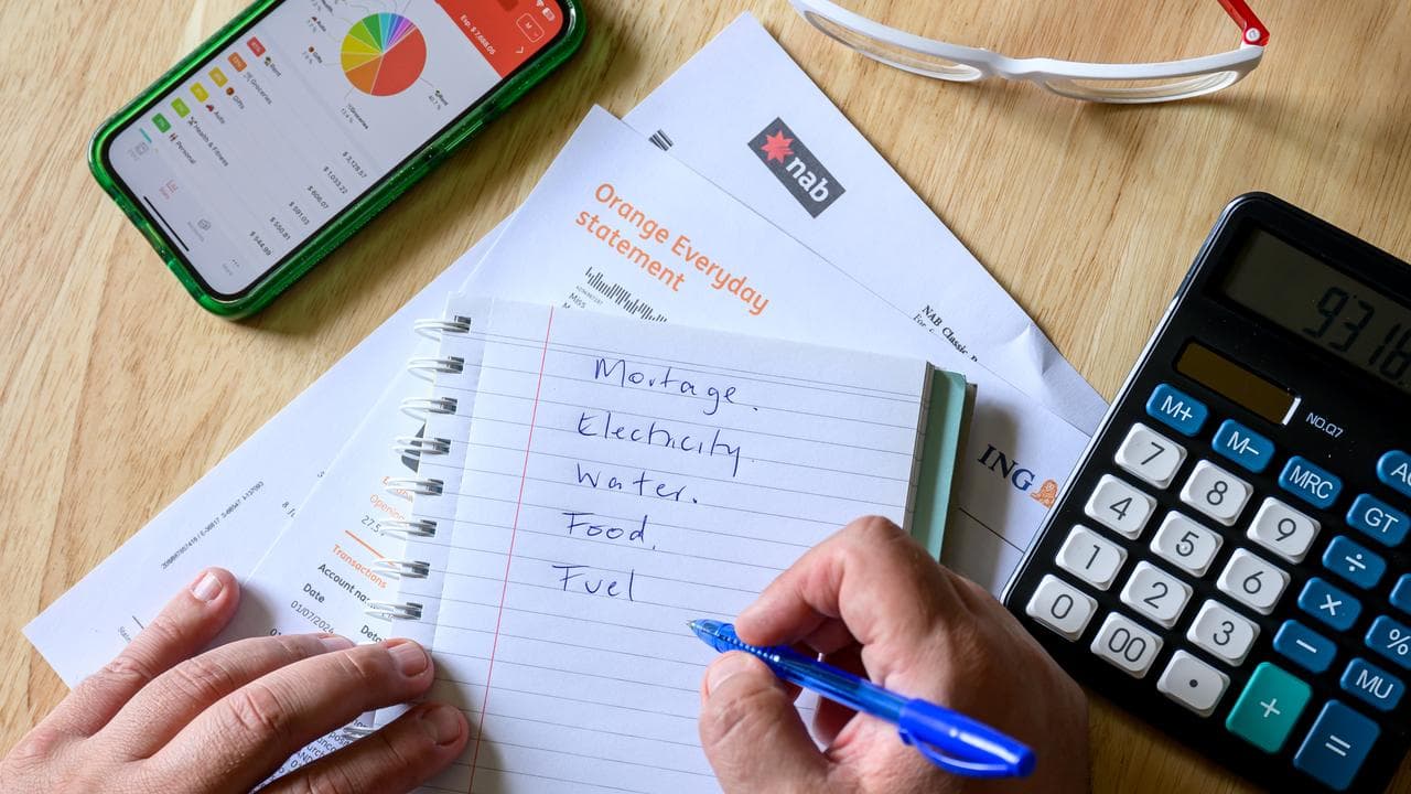 A calculator and household budget app