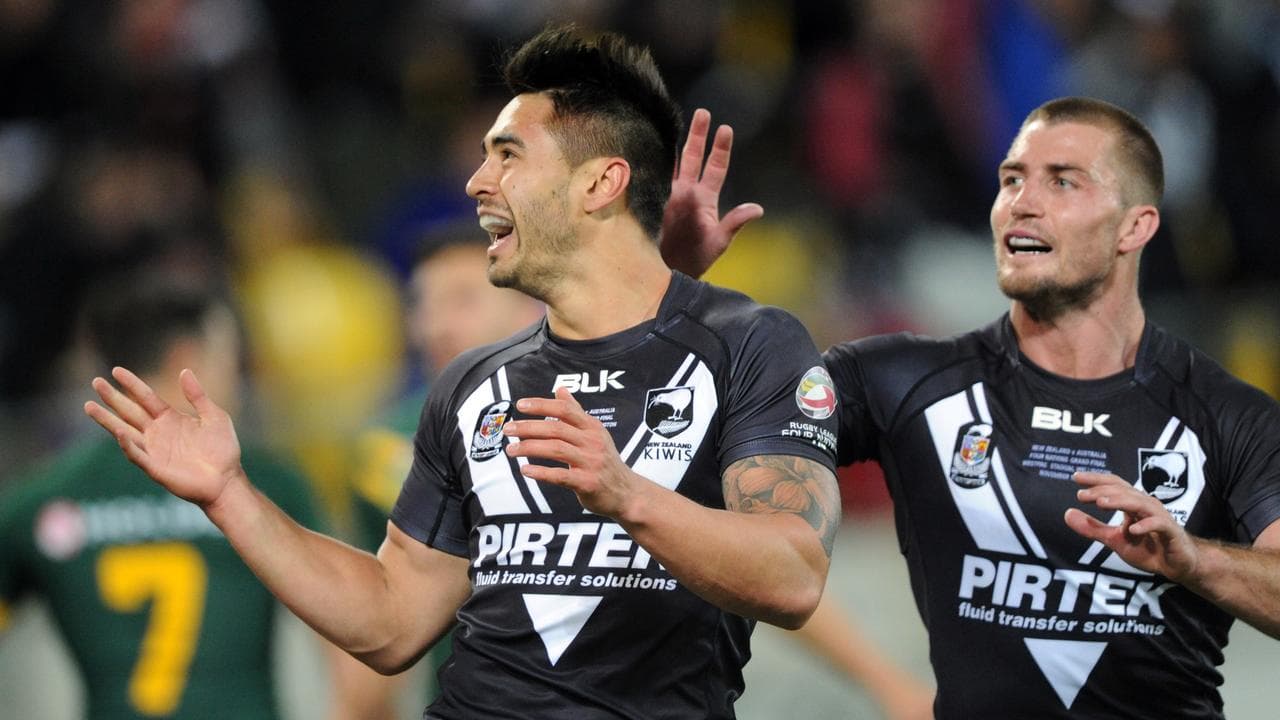 (L-R) Shaun Johnson and Kieran Foran.