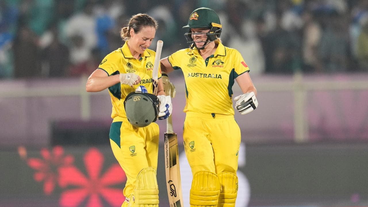 (L-R) Ellyse Perry and Kim Garth.
