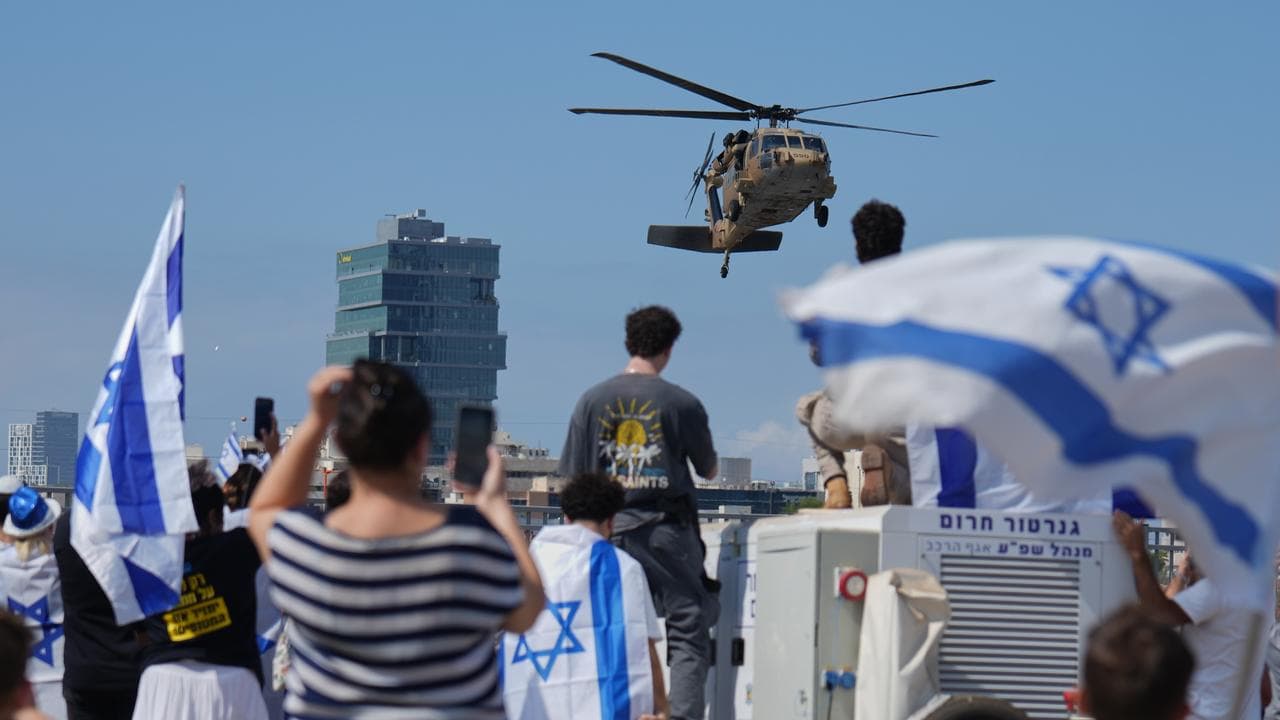 A military helicopter carrying hostages arrives at Beilinson hospital