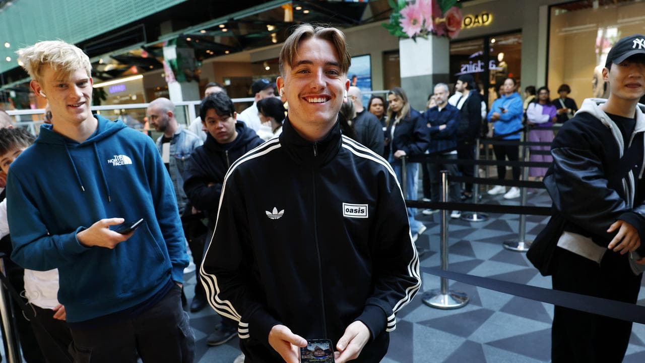 OASIS MERCH SHOP MELBOURNE