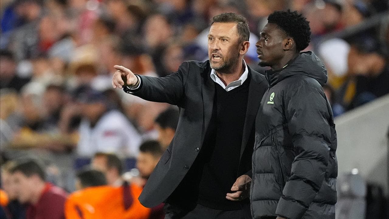 (L-R) Tony Popovic and Mohamed Toure.