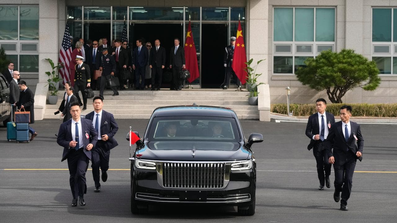 Vehicle carrying Chinese President Xi Jinping leaves for the airport