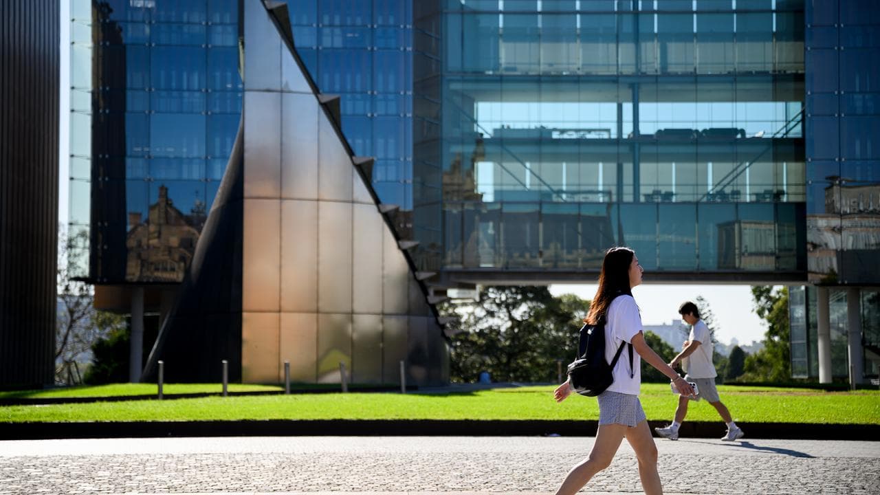 Students at the University of Sydney, Camperdown campus