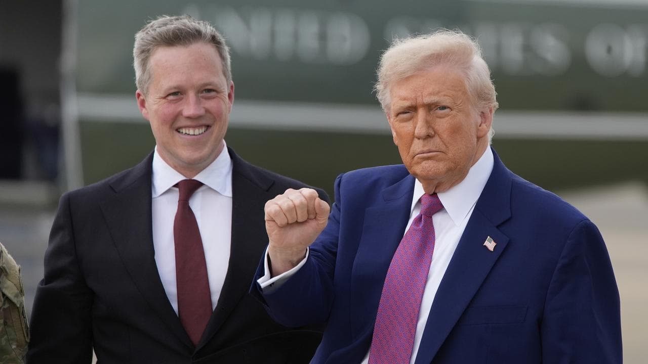 Donald Trump with US Army Secretary Daniel Driscoll