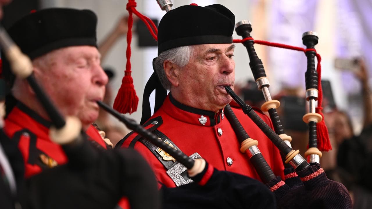 80 year old bagpiper Les Kenfield