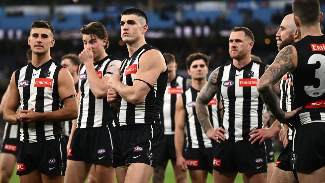 Disappointed Collingwood players.