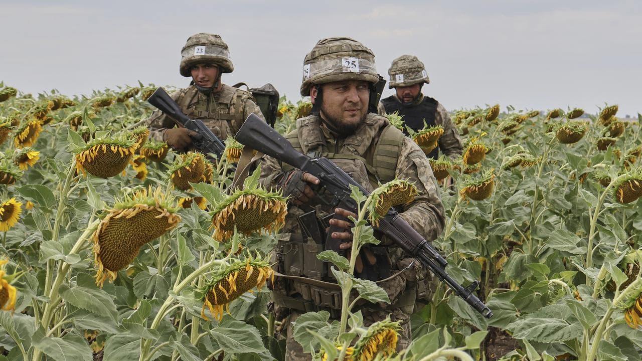 Ukrainian troops train in the Zaporizhzhia region