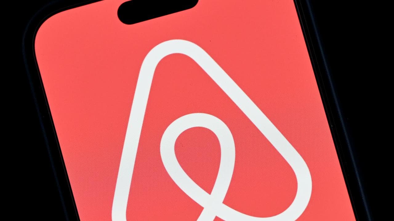 the Airbnb logo