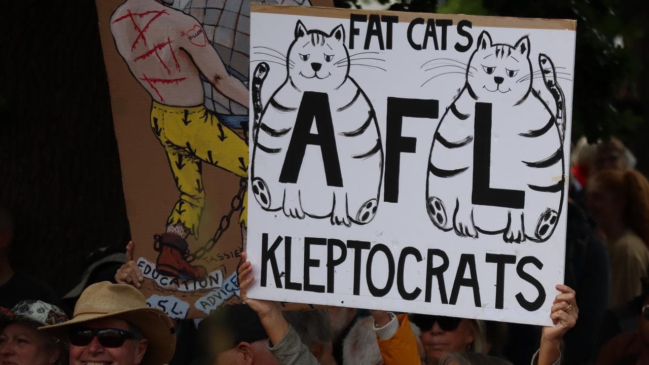 Thousands have rallied on the lawns of parliament house in Hobart