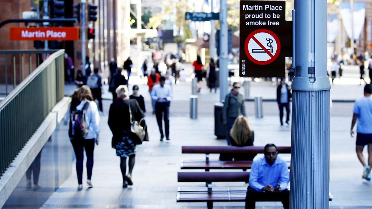 A photo of a no smoknig sign.