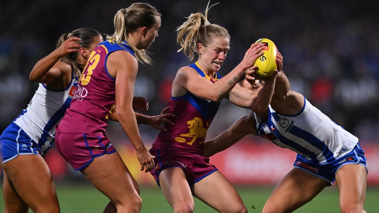 Isabel Dawes of Brisbane Lions (right)