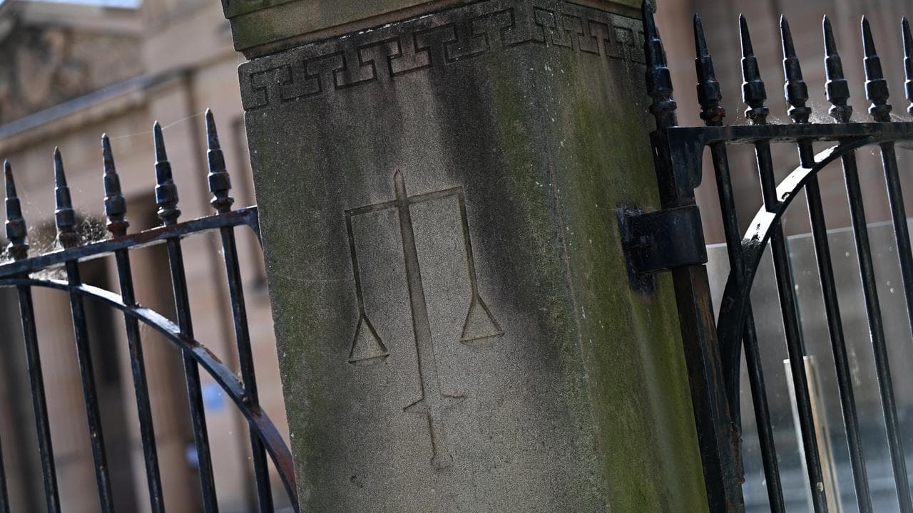 Scales of justice on court pillar (file)