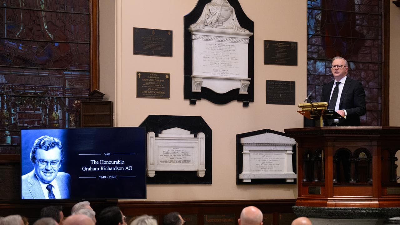 Anthony Albanese delivers the eulogy for Graham Richardson.