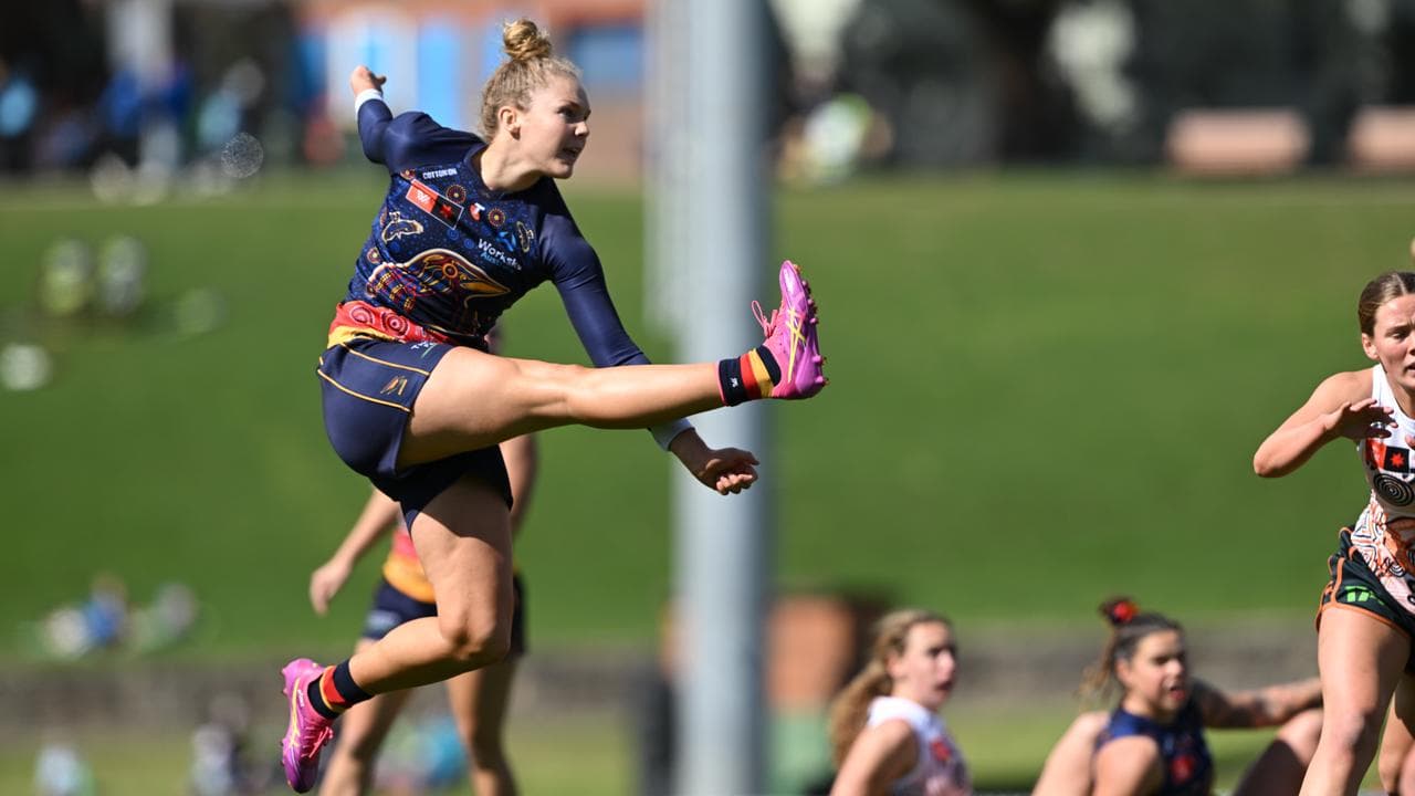 Adelaide Crows defender Zoe Prowse has secured a move to Essendon.
