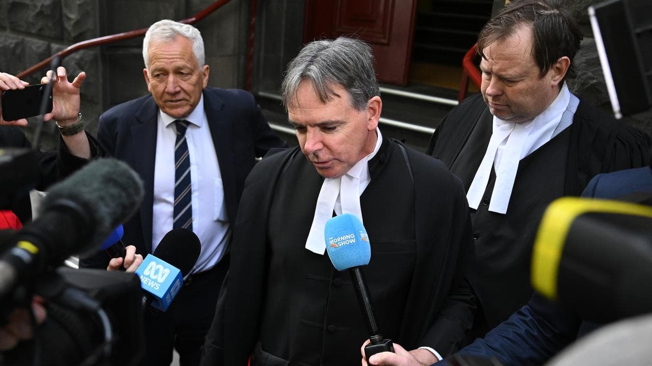 Defence barrister Dermot Dann (centre)
