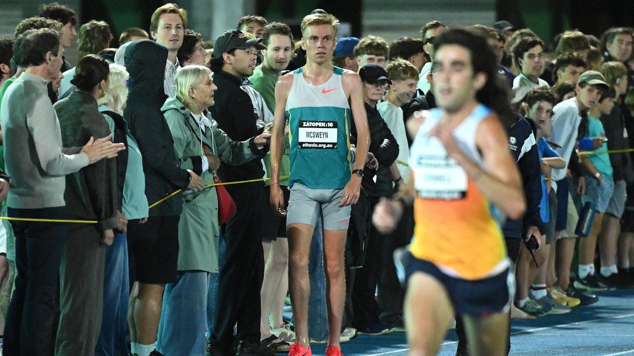 Stewart McSweyn can only watch after withdrawing from the men's final.