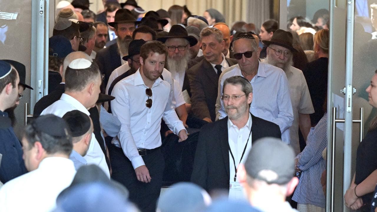 Rabbi Yaakov Levitan's casket is carried out