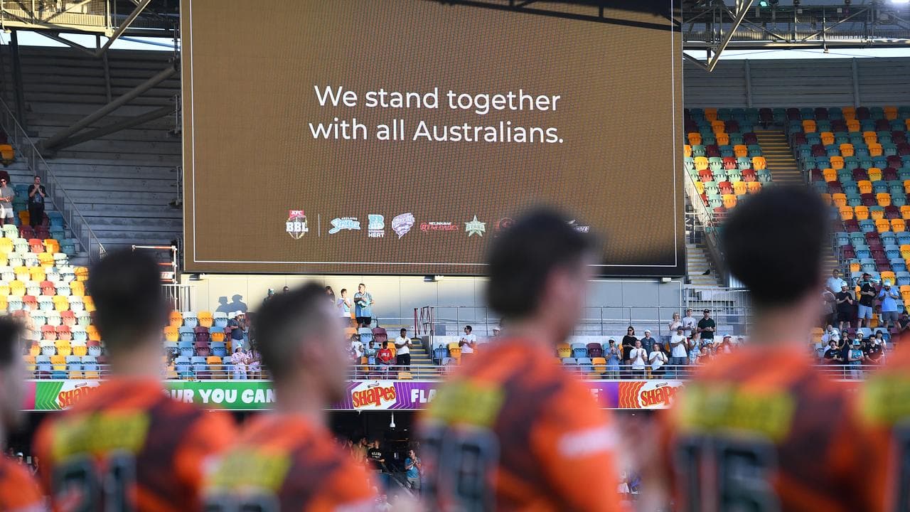 BBL teams and fans take a moment's silence at the Gabba in Brisbane