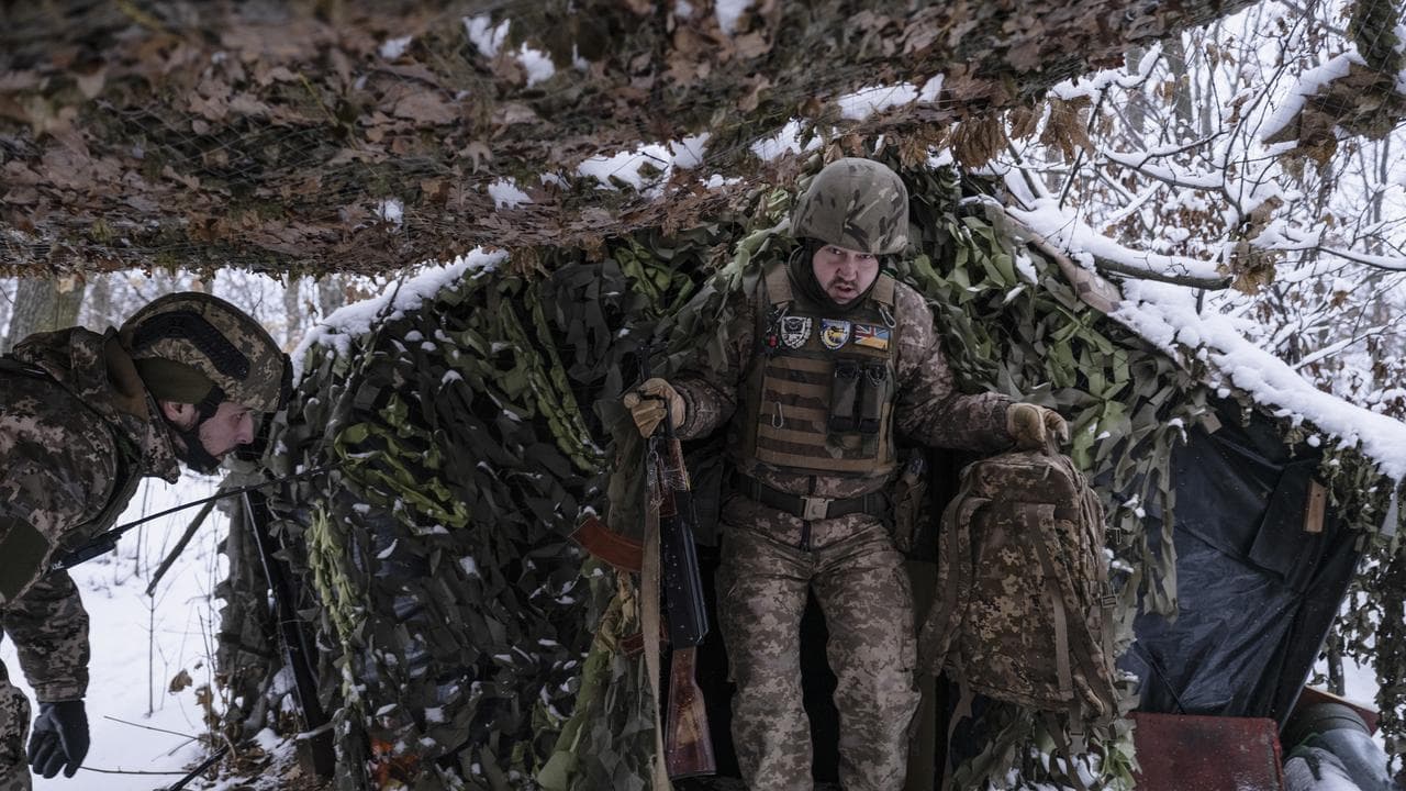 Ukrainian servicemen hold positions