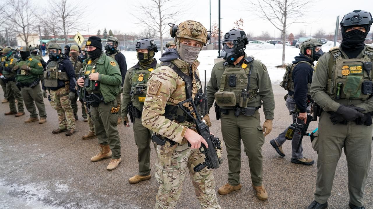 Federal officers in Fort Snelling, Minnesota