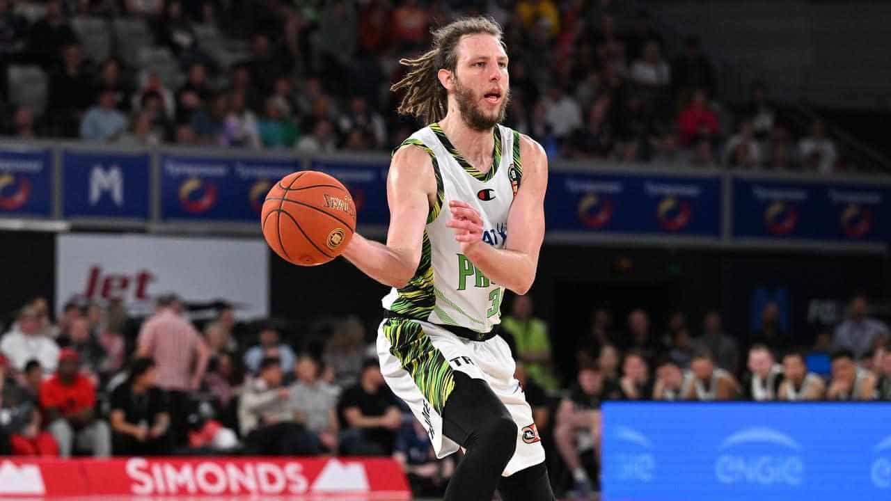 Phoenix lose injured Moller for remainder of NBL season