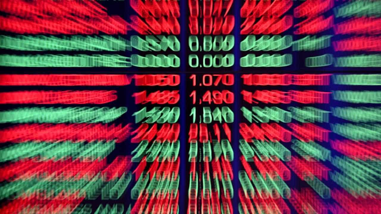 ASX edges lower amid late energy sector resurgence