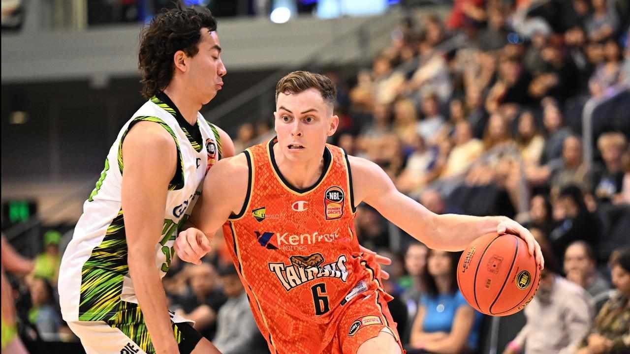 Sydney Kings edge Taipans in bizarre NBL thriller