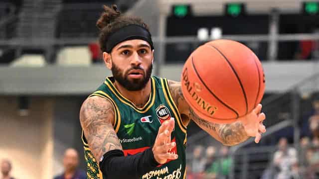 Crawford stars as JackJumpers crush Breakers in NBL