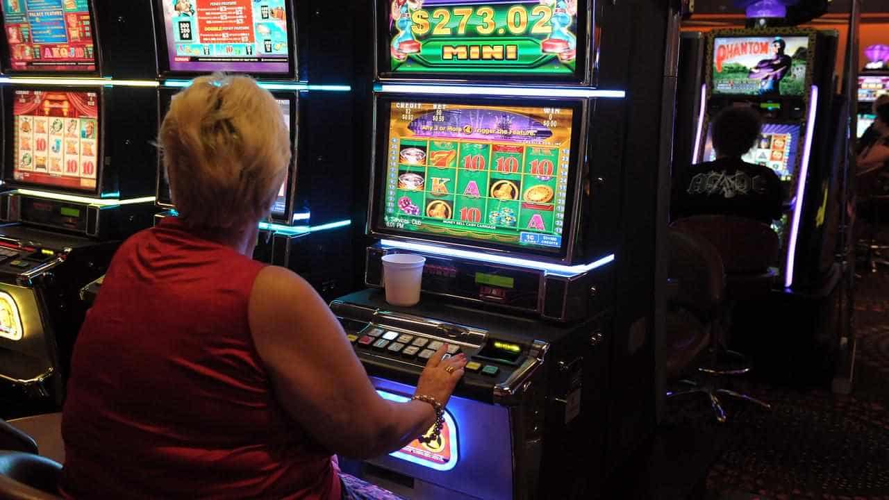 Researchers to get world-first handle on pokie data