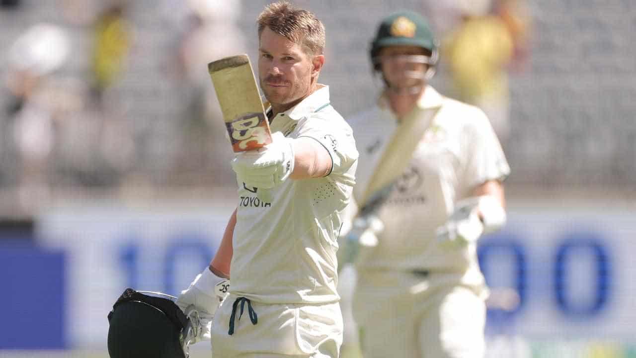 Warner shushes the critics with 164 against Pakistan