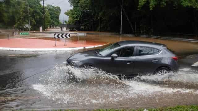 Ex-cyclone Jasper moves west as storms smash southeast