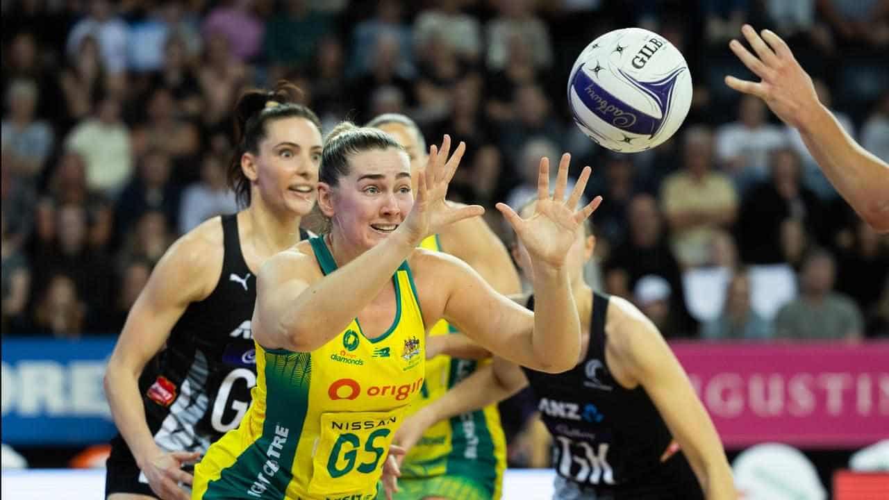 Diamonds shooter Garbin in Vixens' Super Netball mix