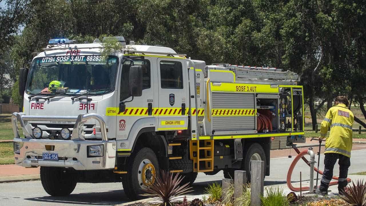 Fire-threatened WA town told to flee to the ocean