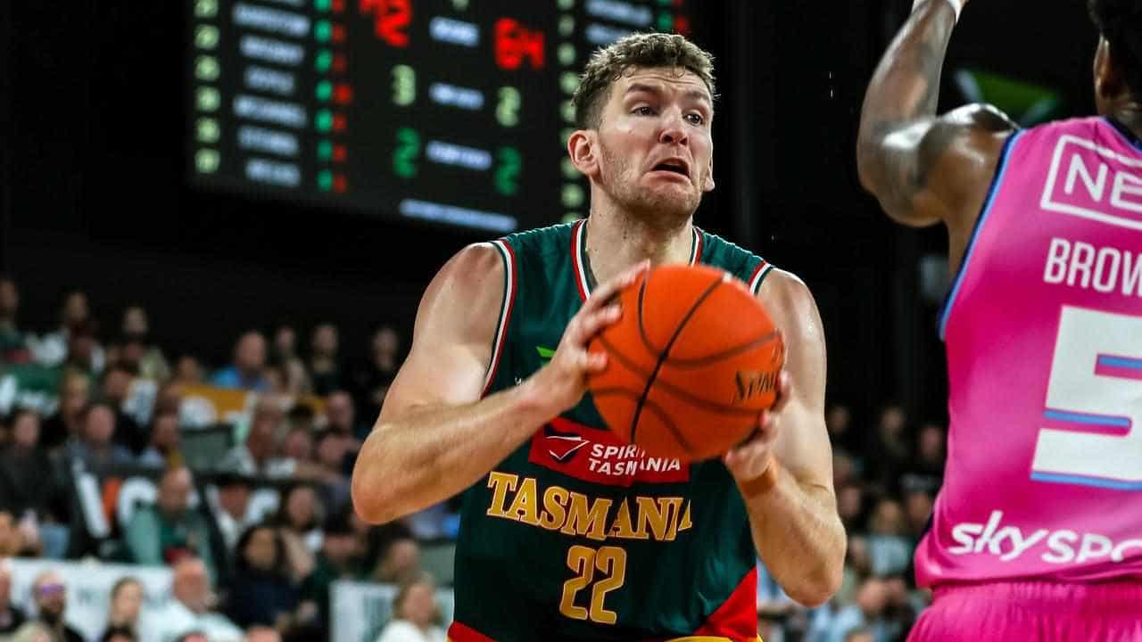 Hawks cop NBL hammering as Tassie bounce back