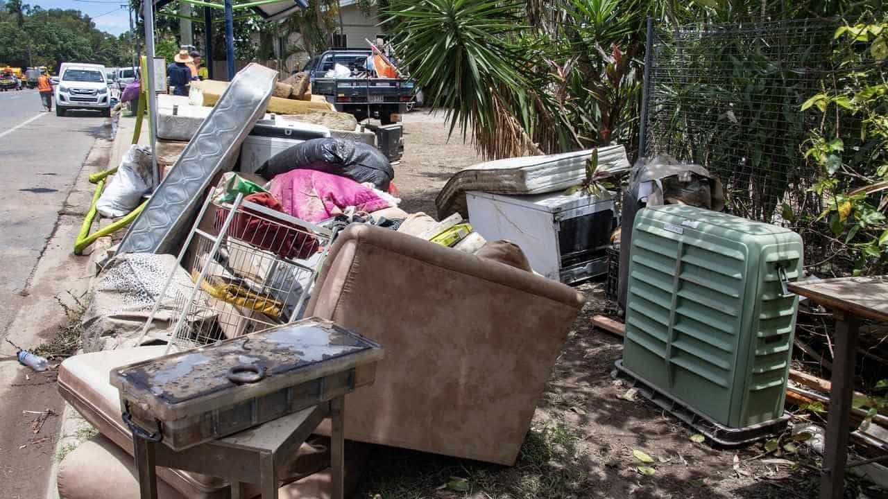 Queenslanders brace for hailstones, rain and flooding