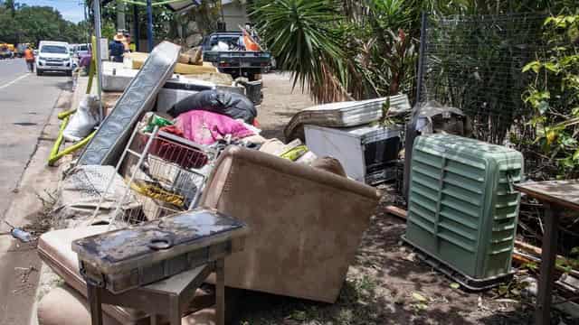 Queenslanders brace for hailstones, rain and flooding