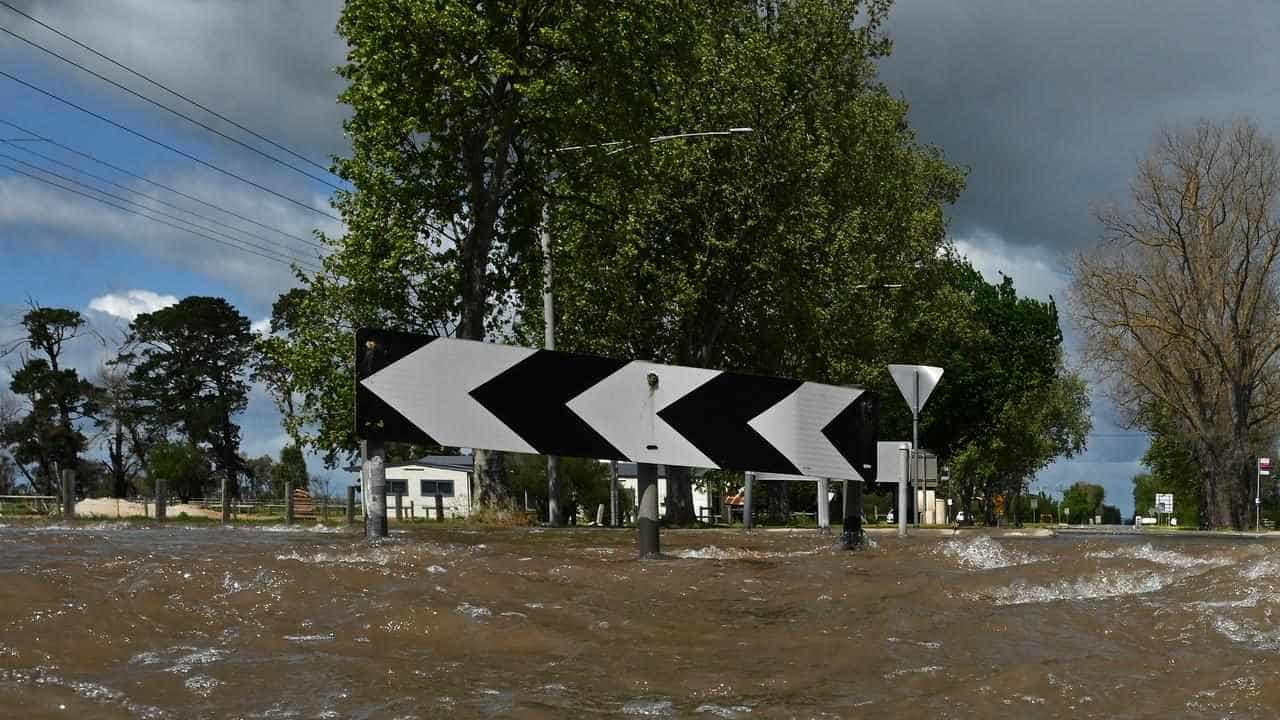 Flash flooding after Christmas deluge in northern Vic