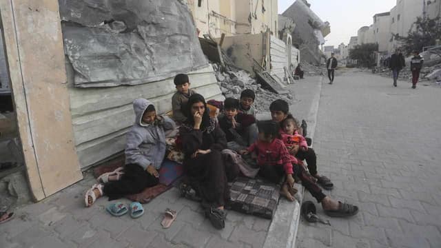 New exodus causes havoc in Gaza, Israel pushes advance