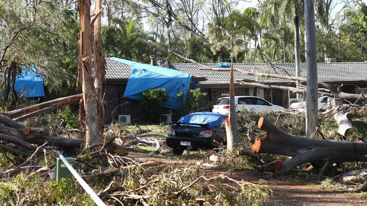 Queensland bracing for heatwave during storm recovery