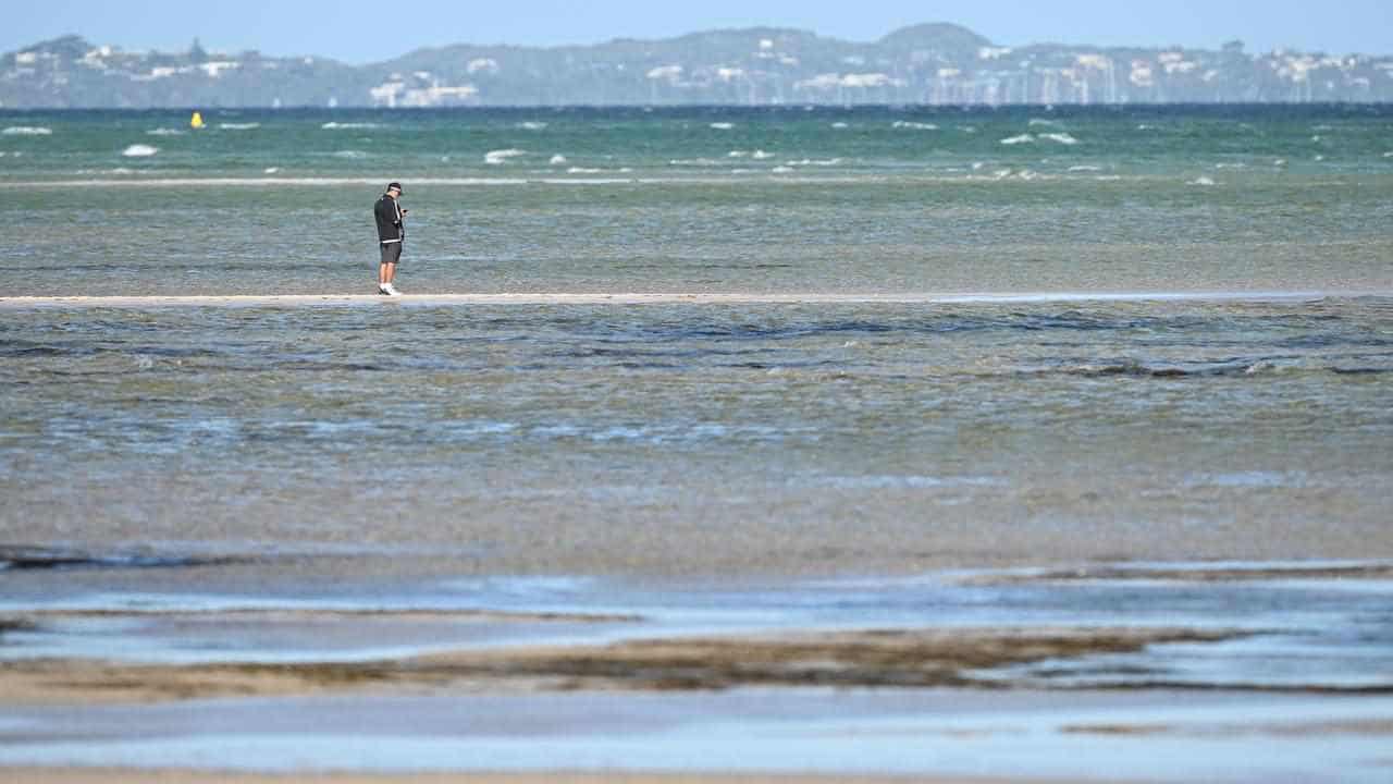 Body of kayaker found off Mornington Peninsula beach