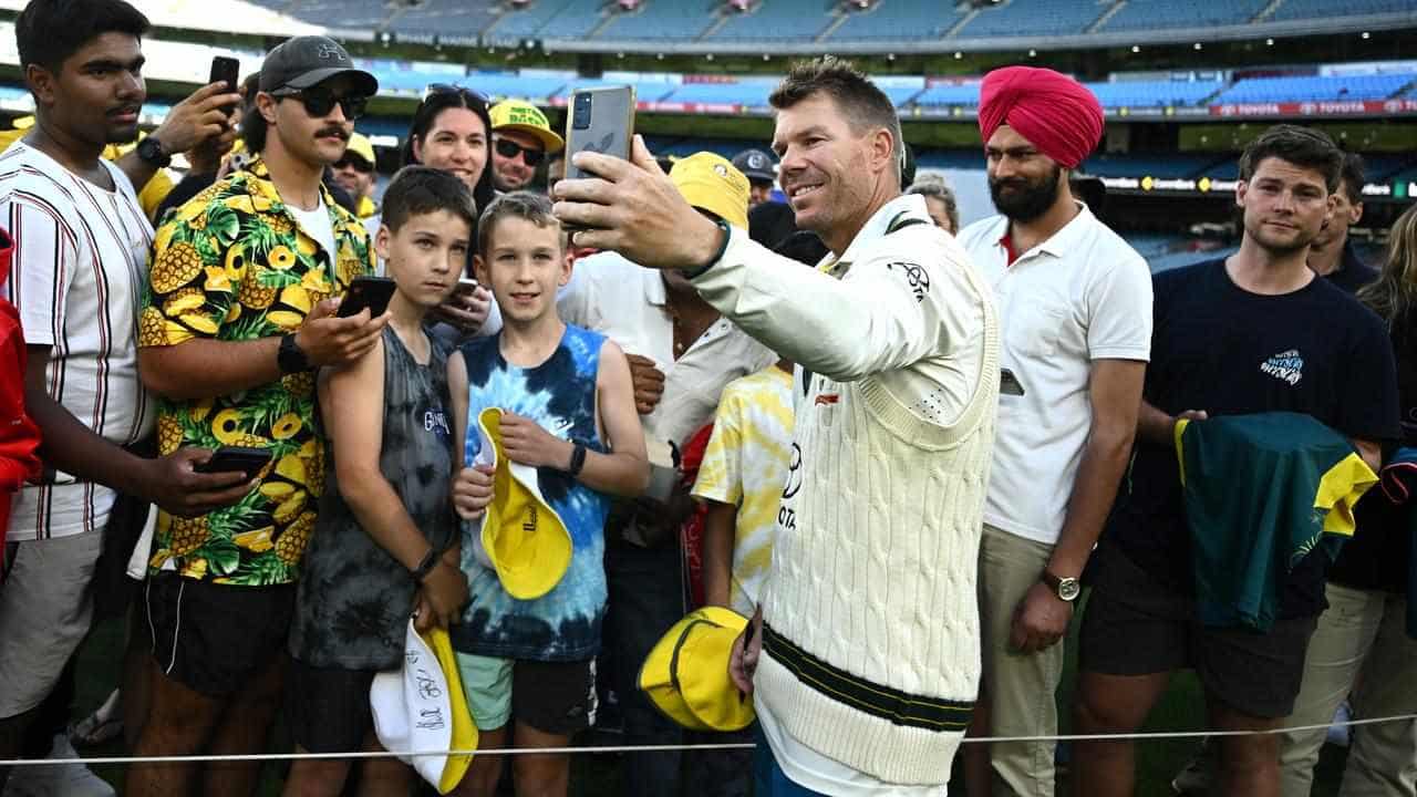 Warner 'circus' ready to roll into SCG for final Test