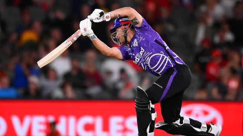 Hurricanes stun Renegades for rare win on road